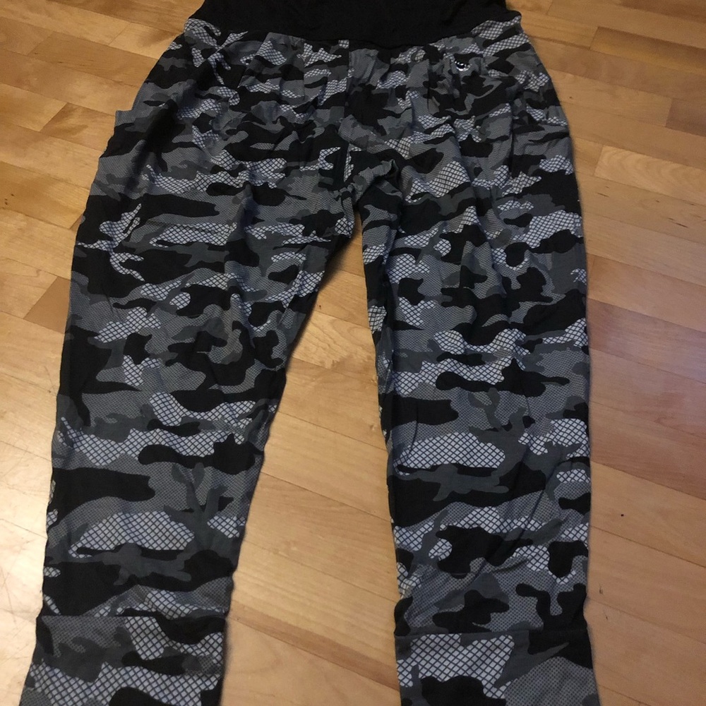 Zumba camo harem Capri - smoke - size large